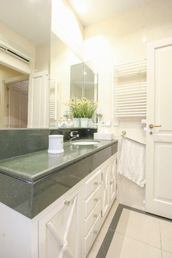 Apartamento La Feria Apartment Seville Ngoại thất bức ảnh